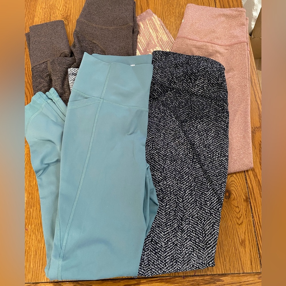 NWOT LOT OF 4 JOGGERS SIZE M